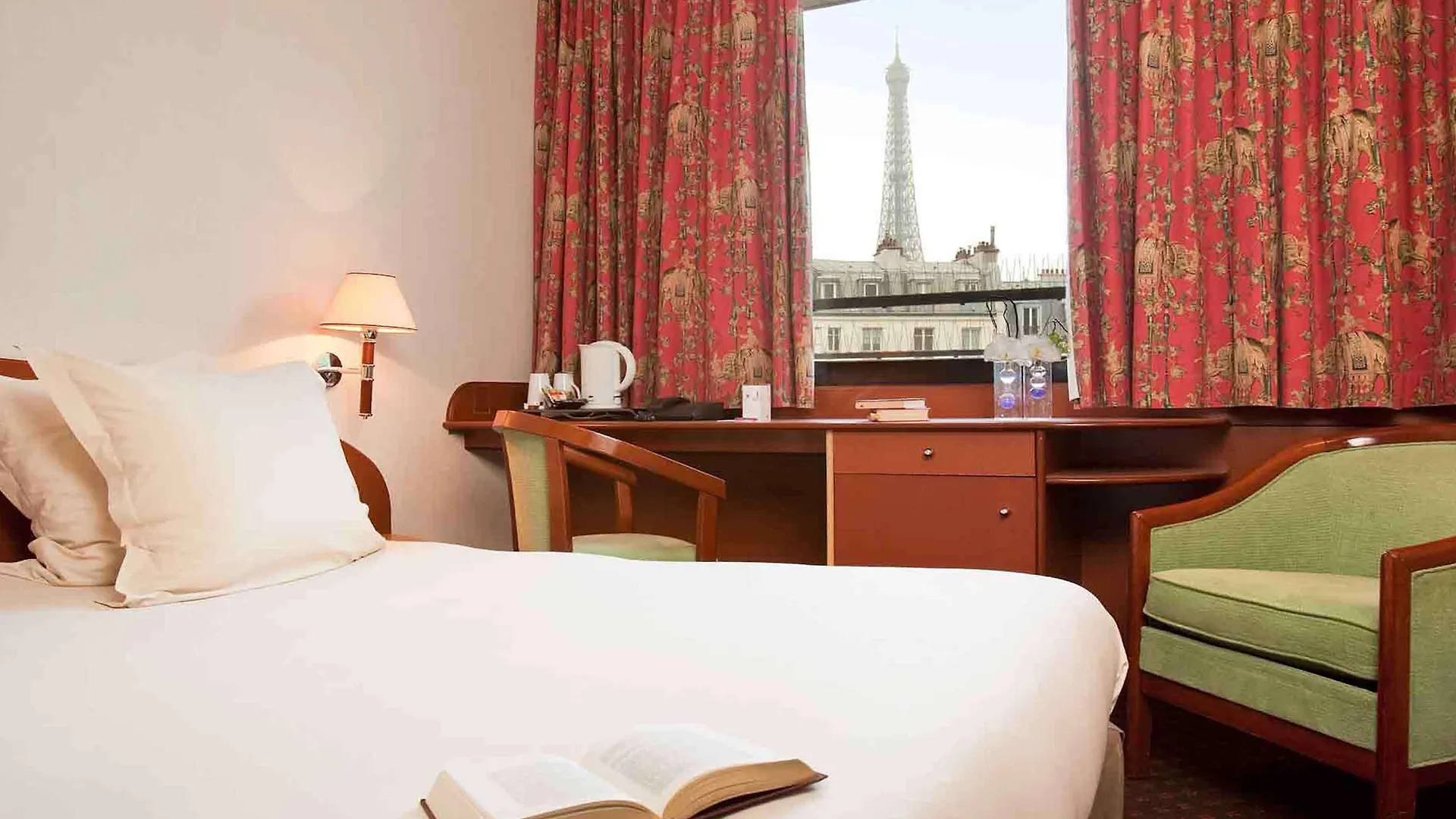 Hotel Mercure Tour Eiffel Grenelle 4*